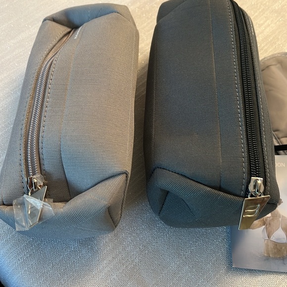 Iceland Air Toiletry Dopp Bag withh ear plugs and sleeping mask. Both bags incl - Picture 6 of 8